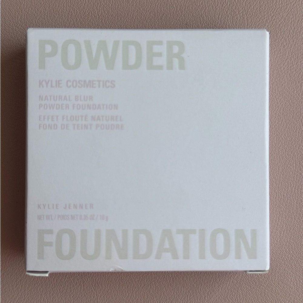 Kylie Cosmetics Natural Blur Powder Foundation